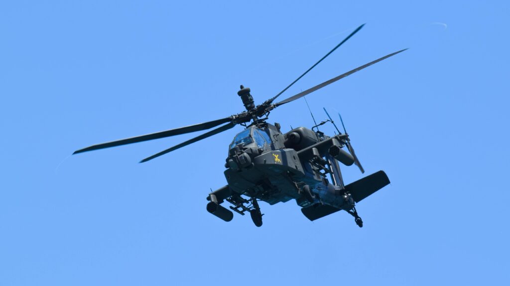 AH-64 Apache Flying
